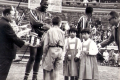 3-036-2a-VISITA-DE-LOS-HARLEM-GLOBETROTTERS-09-8-57