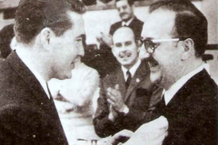 4-056-INSIGNIA-DE-ORO-A-JOSe-IG.-GARAMENDI-10-06-1967