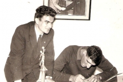 4-084-FEDE-ALONSO-firma-con-aGUILAS-Temp.-1965-66-copia