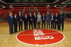 8-077-PRESENTACIoN-MUNDIAL-en-el-BIZKAIA-ARENA-el-27-03-2009