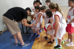 Borja Mendia firmando autografos