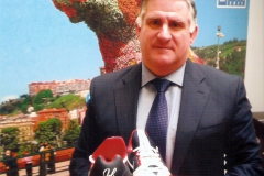 10-025-LA-DELEGACIoN-DE-EEUU-DONo-SUS-ZAPATILLAS.