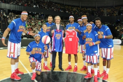 12-010-GERMAN-MONGE-con-los-HARLEM-GLOBETROTTERS-el-19-05-2016