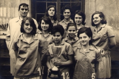 5-017-SEBAS-GONZaLEZ-Y-SUS-CHICAS-DE-ORO.